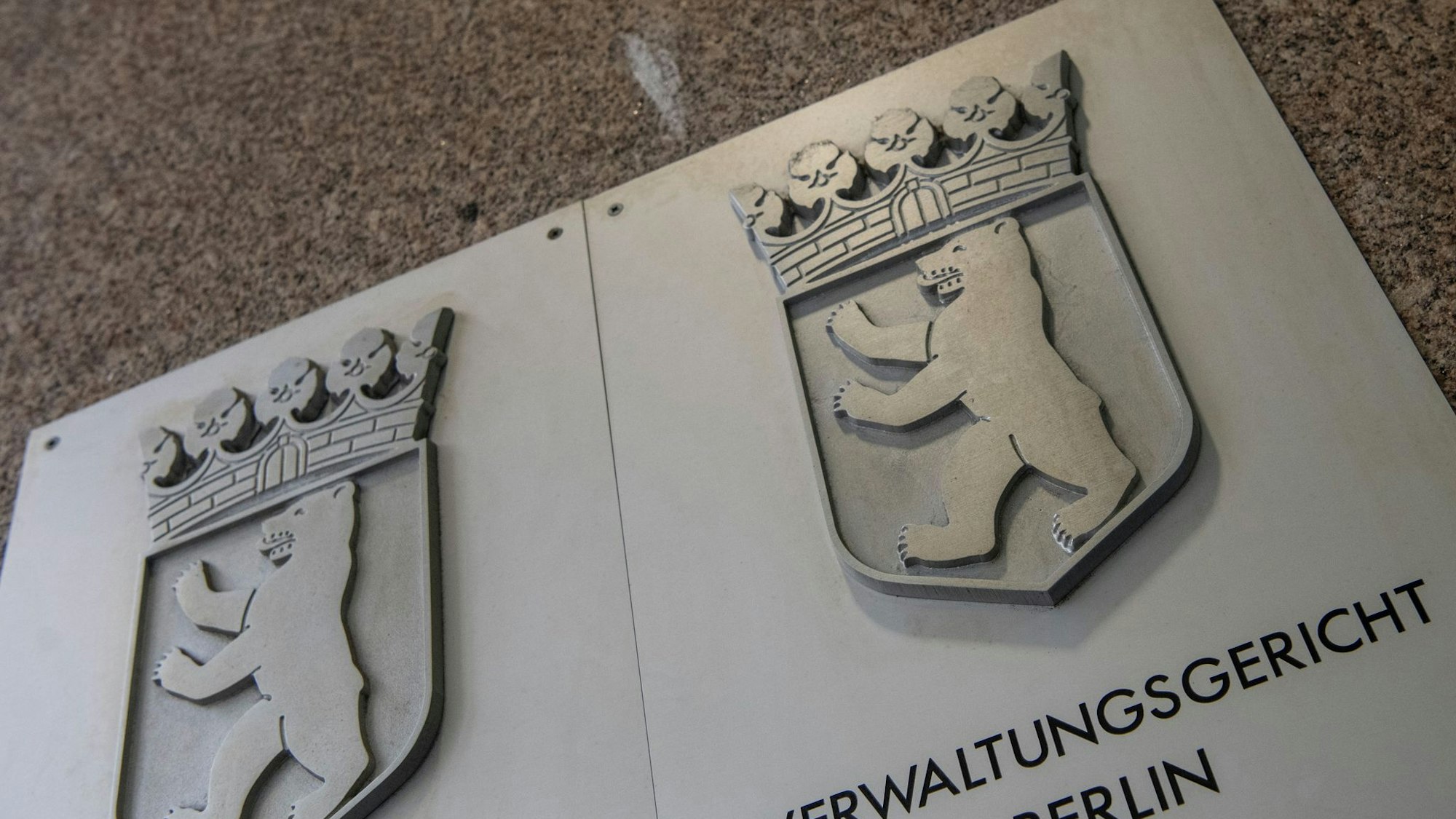 Gericht: Verbot von Erotik-Instagram-Angebot unzulässig