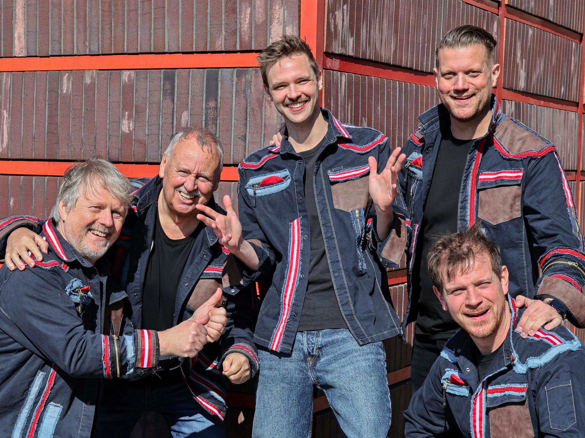 Gruppenbild der Rabaue mit dem neuen Schlagzeuger Martin Kuhlewind.