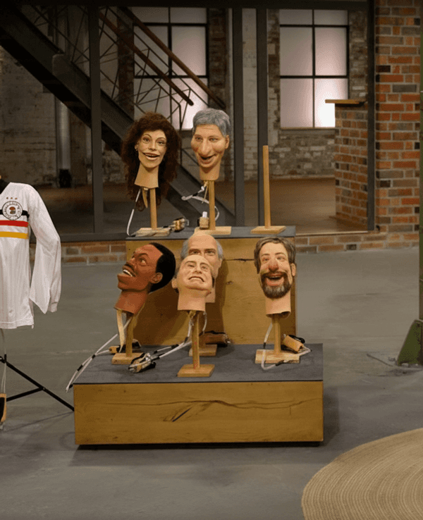 Diese Gummipuppen sorgen bei „Bares für Rares“ für Staunen.