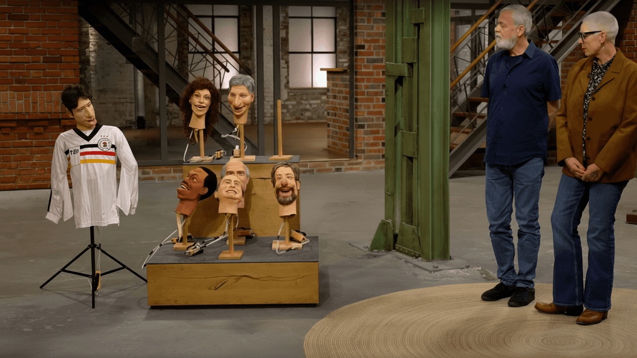 Diese Gummipuppen sorgen bei „Bares für Rares“ für Staunen.