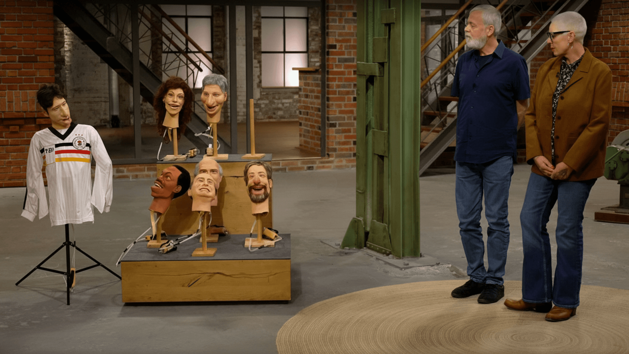 Diese Gummipuppen sorgen bei „Bares für Rares“ für Staunen.