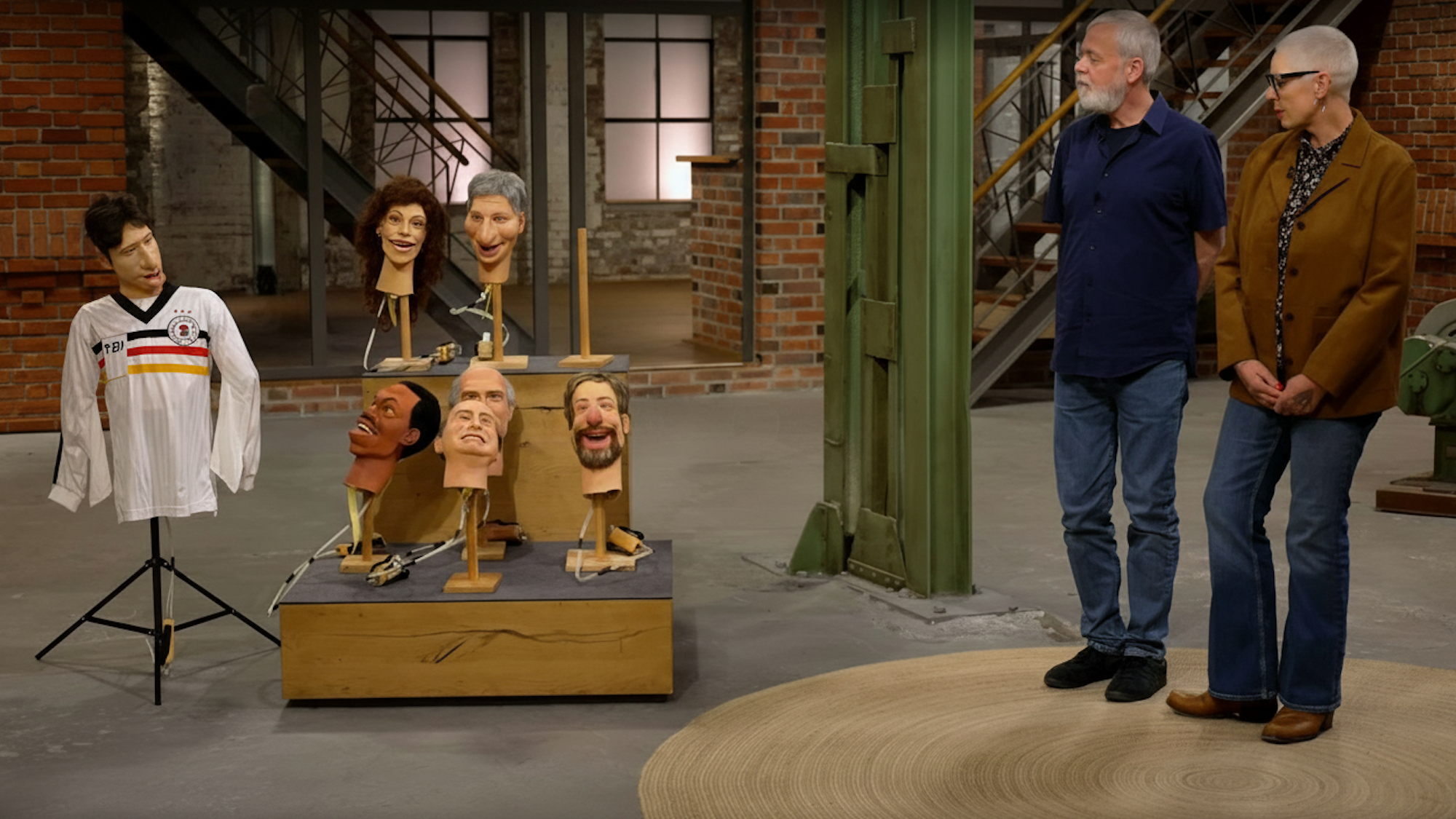 Diese Gummipuppen sorgen bei „Bares für Rares“ für Staunen.