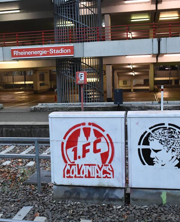 Blick auf die Haltestelle am Rheinenergie-Stadion: Auch am Derby-Samstag wird in NRW gestreikt, KVB-Stadtbahnen sollen aber nicht betroffen sein.