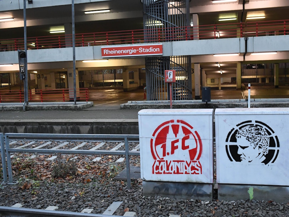 Blick auf die Haltestelle am Rheinenergie-Stadion: Auch am Derby-Samstag wird in Köln voraussichtlich gestreikt, Stadtbahnen sollen aber nicht betroffen sein.