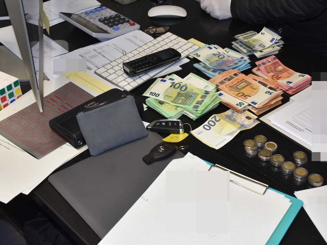 Zoll durchsucht China-Restaurant in Neuss.