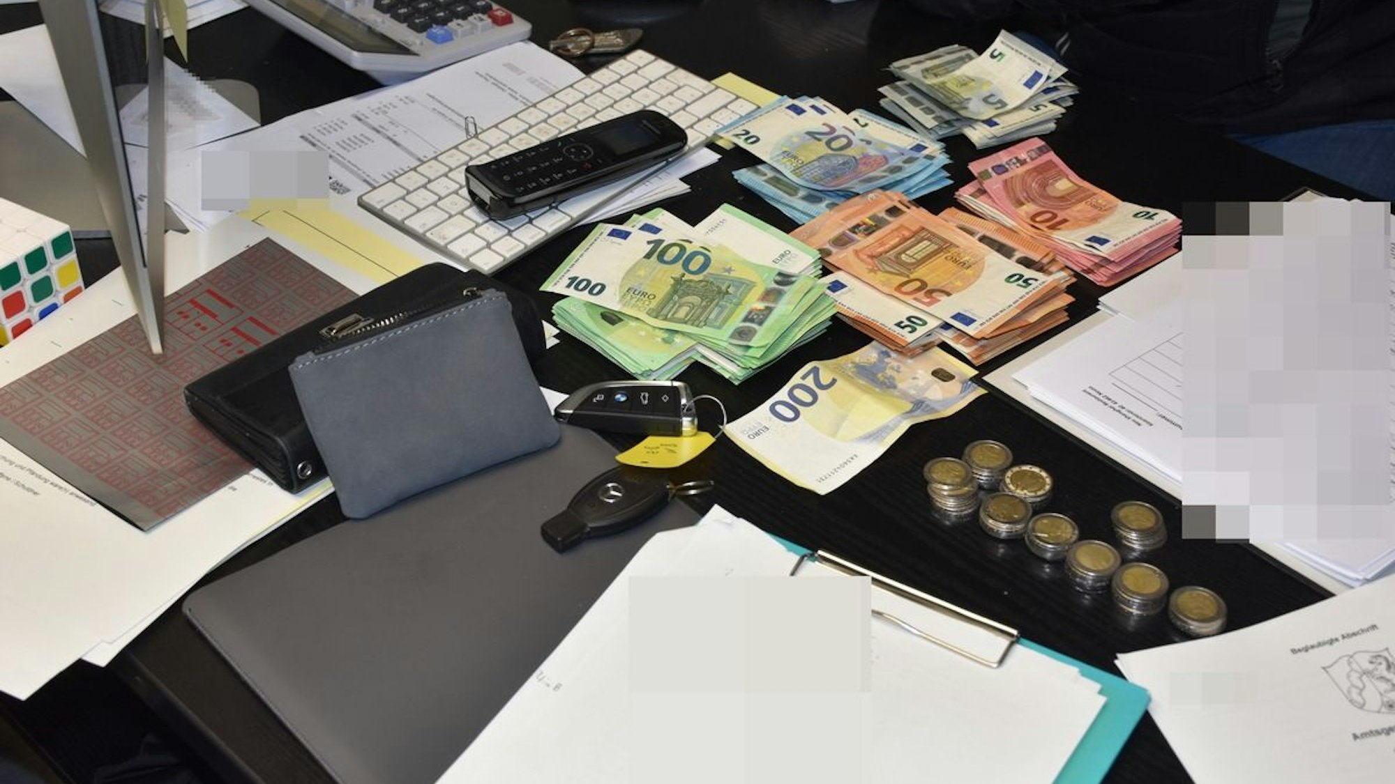 Zoll durchsucht China-Restaurant in Neuss.