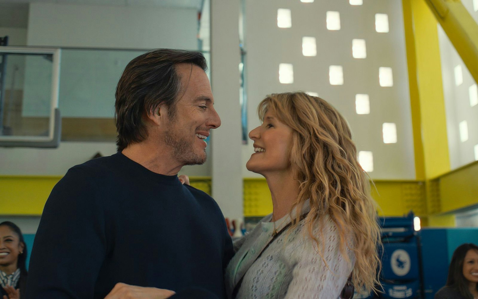 Alex (Will Arnett) und Tess (Laura Dern) waren lange ein tolles Team. Das wollen sie auch nach der Trennung bleiben, schließlich haben sie zwei gemeinsame Söhne. (Bild: 2025 Searchlight Pictures/Disney)