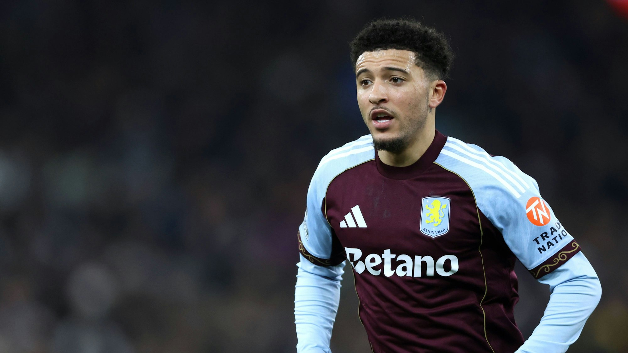 Im Trikot von Aston Villa auf dem Platz: Jadon Sancho.