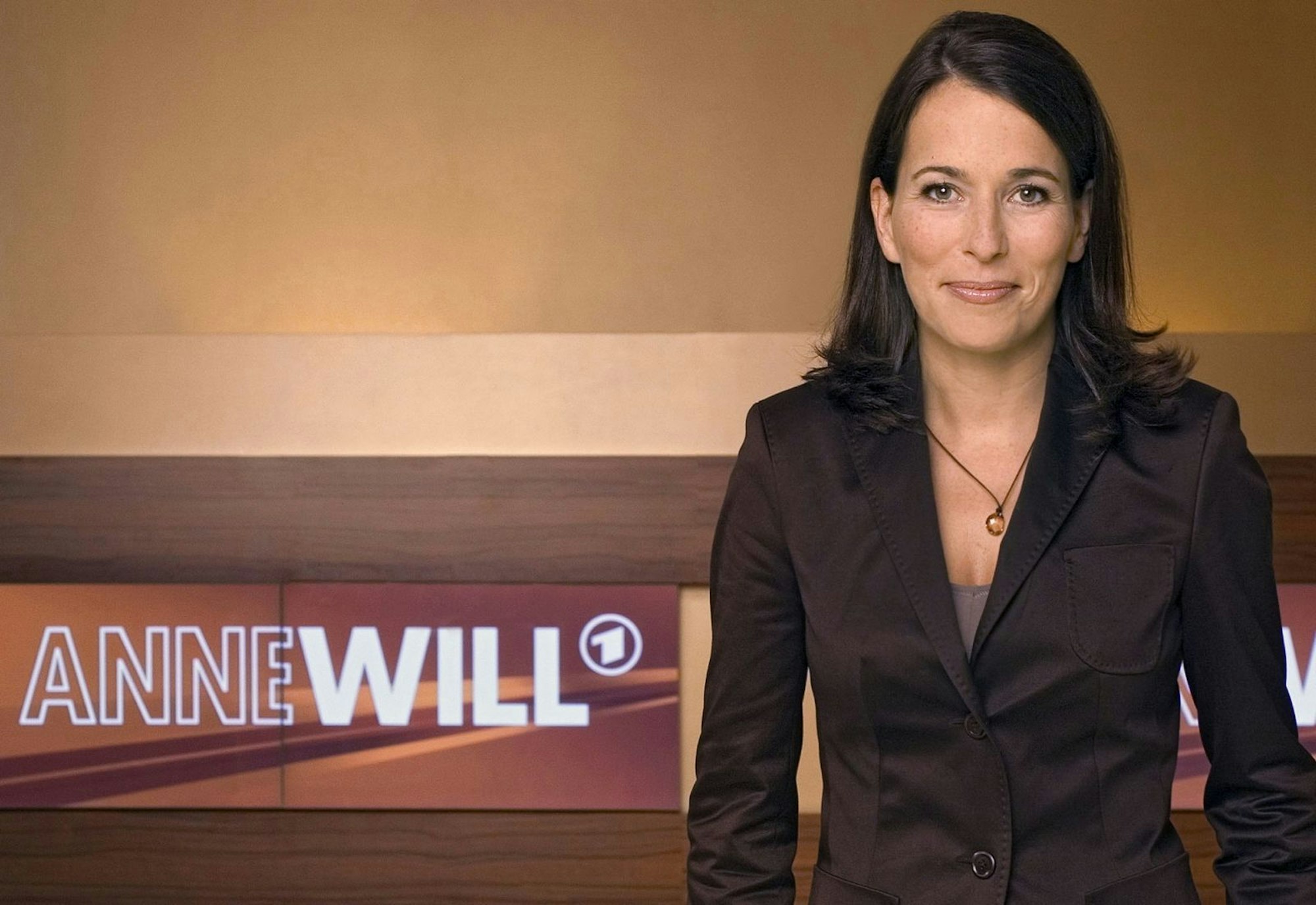Ab 2007 war Anne Will Gastgeberin ihrer eigenen Talkshow am Sonntagabend. (Bild: NDR / Sandra Schuck)
