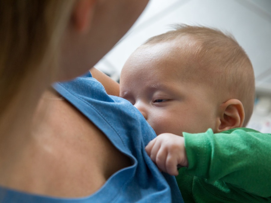 Stillen erfordert einen besonderen Schutz von Mutter und Kind.