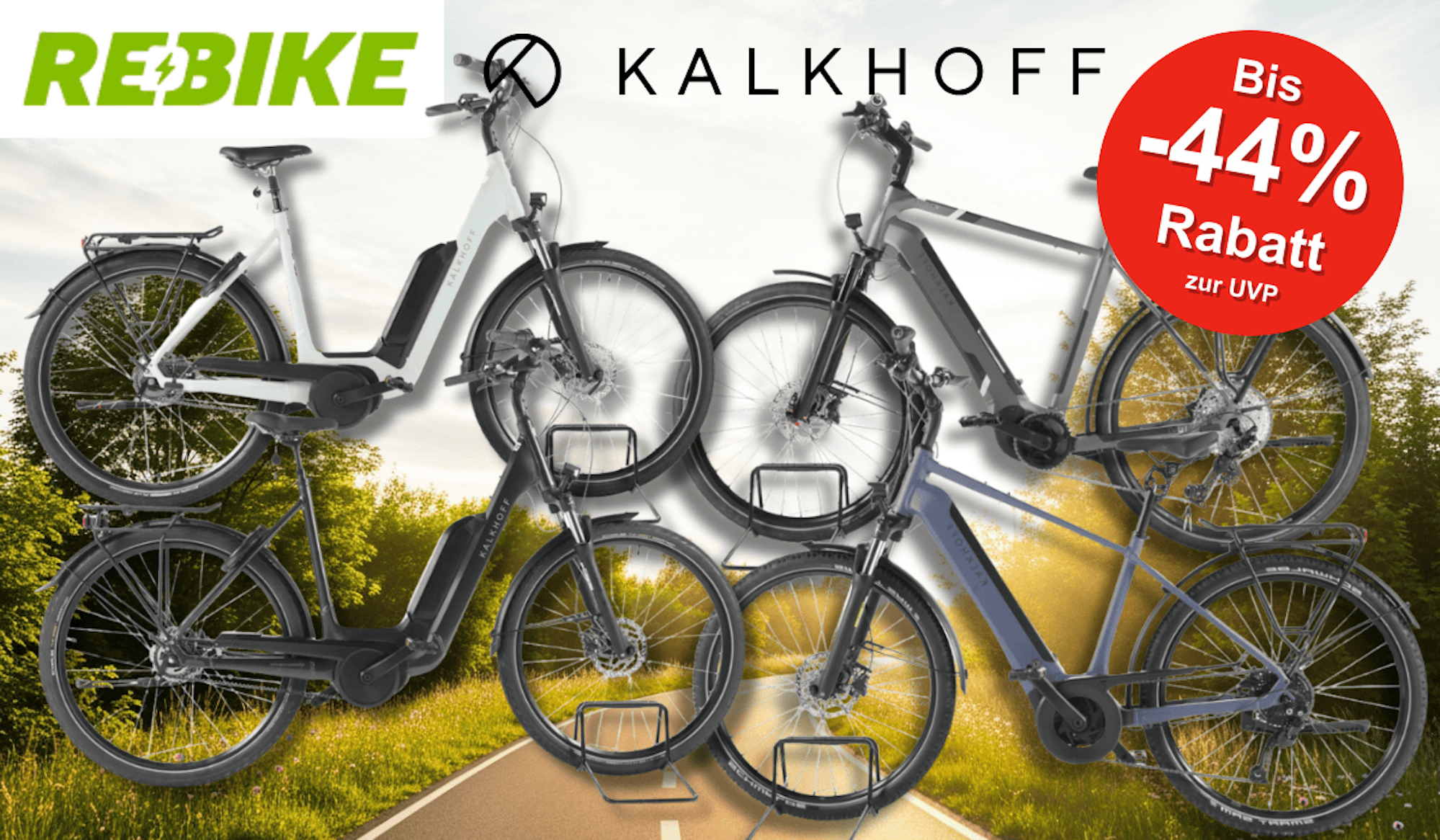 4 unterschiedliche E-Bikes von Kalkhoff vor einem Fahrradweg.