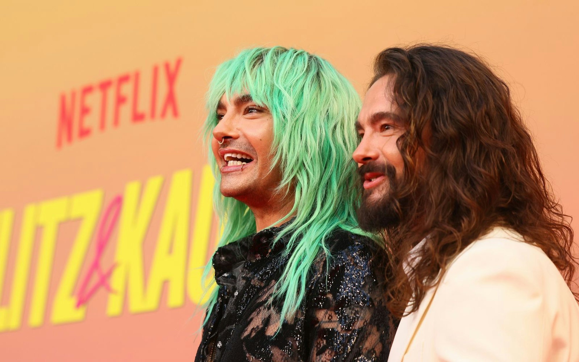 Bill und Tom Kaulitz blicken in der aktuellen Folge „Kaulitz Hills“ auf ihr „Wetten, dass ..?“-Debüt voraus. (Bild: 2025 Getty Images/Sebastian Reuter)