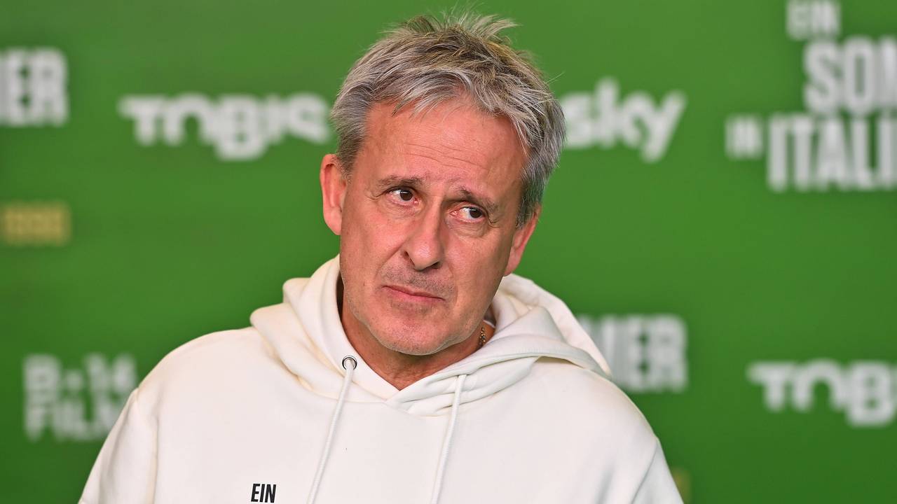 Pierre Littbarski auf dem Roten Teppich.