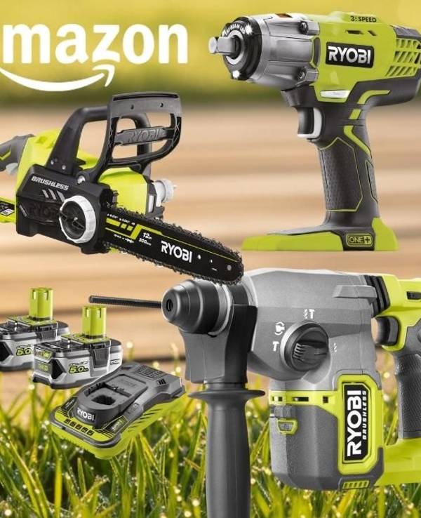 Ryobi Akku-Werkzeuge und Gartengeräte – Kettensäge, Schlagschrauber, Rasenmäher, Bohrhammer, Winkelschleifer, Stichsäge und Laubbläser – vor Hintergrund mit Rasen und Holzfläche mit Amazon-Logo.