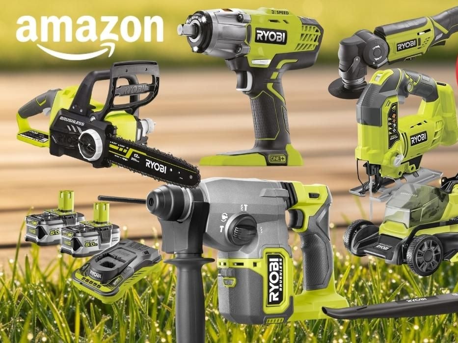 Ryobi Akku-Werkzeuge und Gartengeräte – Kettensäge, Schlagschrauber, Rasenmäher, Bohrhammer, Winkelschleifer, Stichsäge und Laubbläser – vor Hintergrund mit Rasen und Holzfläche mit Amazon-Logo.