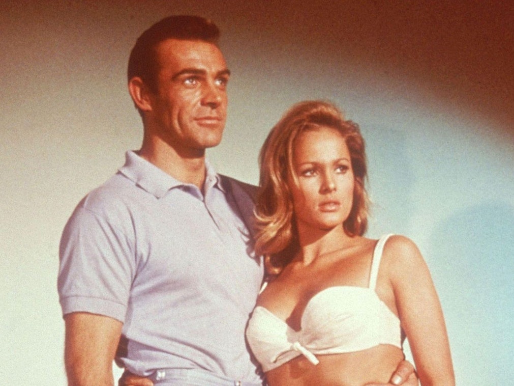 Als erstes aller Bond-Girls prägte sie bis heute das Idealbild der 007-Gespielin: Ursula Andress (Bild, mit Sean Connery) feiert am 19. März ihren 90. Geburtstag. (Bild: RTL)