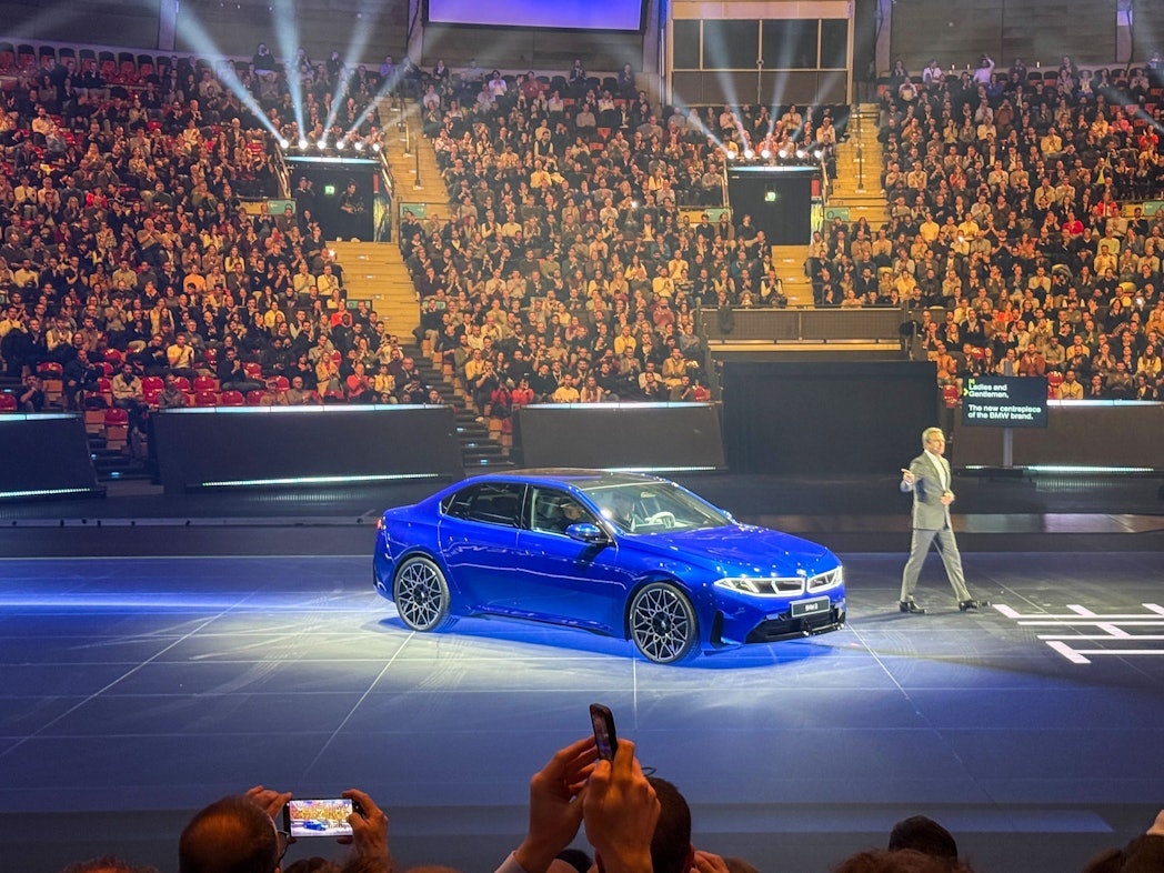 Leistungsstark und effizient: BMW-Chef Oliver Zipse präsentiert den neuen vollelektrischen BMW i3 bei seiner Premiere in München.