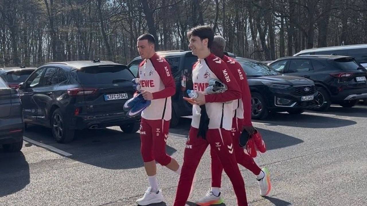 Die FC-Profis Said El Mala, Denis Huseinbasic und Ragnar Ache machen sich am Geißbockheim auf zum Training.