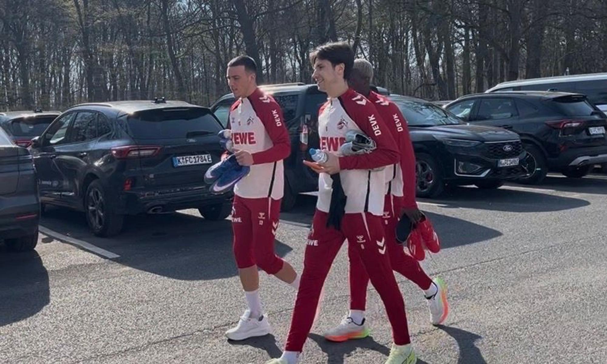 Die FC-Profis Said El Mala, Denis Huseinbasic und Ragnar Ache machen sich am Geißbockheim auf zum Training.