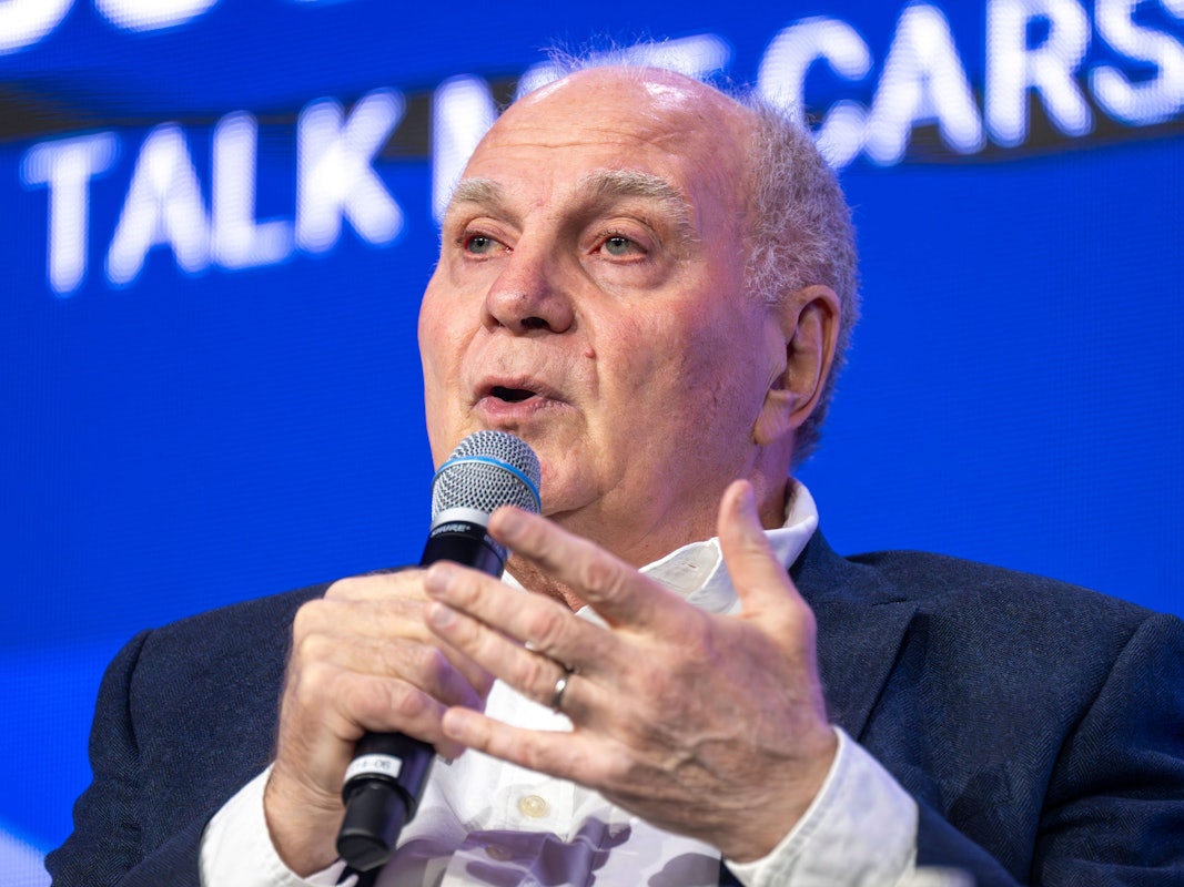 Uli Hoeneß, Ehrenpräsident des FC Bayern München, beim Talk „Wie bleibt Fußball Business-König“ auf dem Kongress Sport Marke Medien.