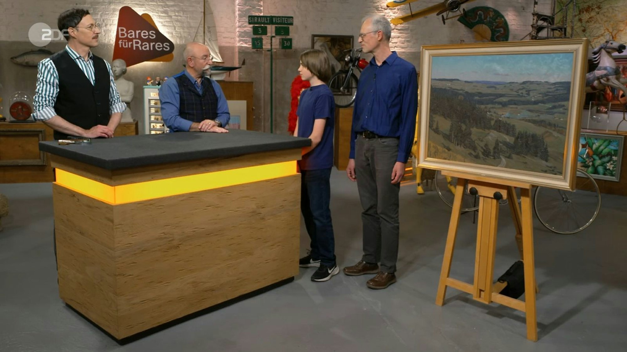 Mit einem Bild im Gepäck versuchte bei „Bares für Rares“ ein Schüler sein Glück. (Bild: ZDF)