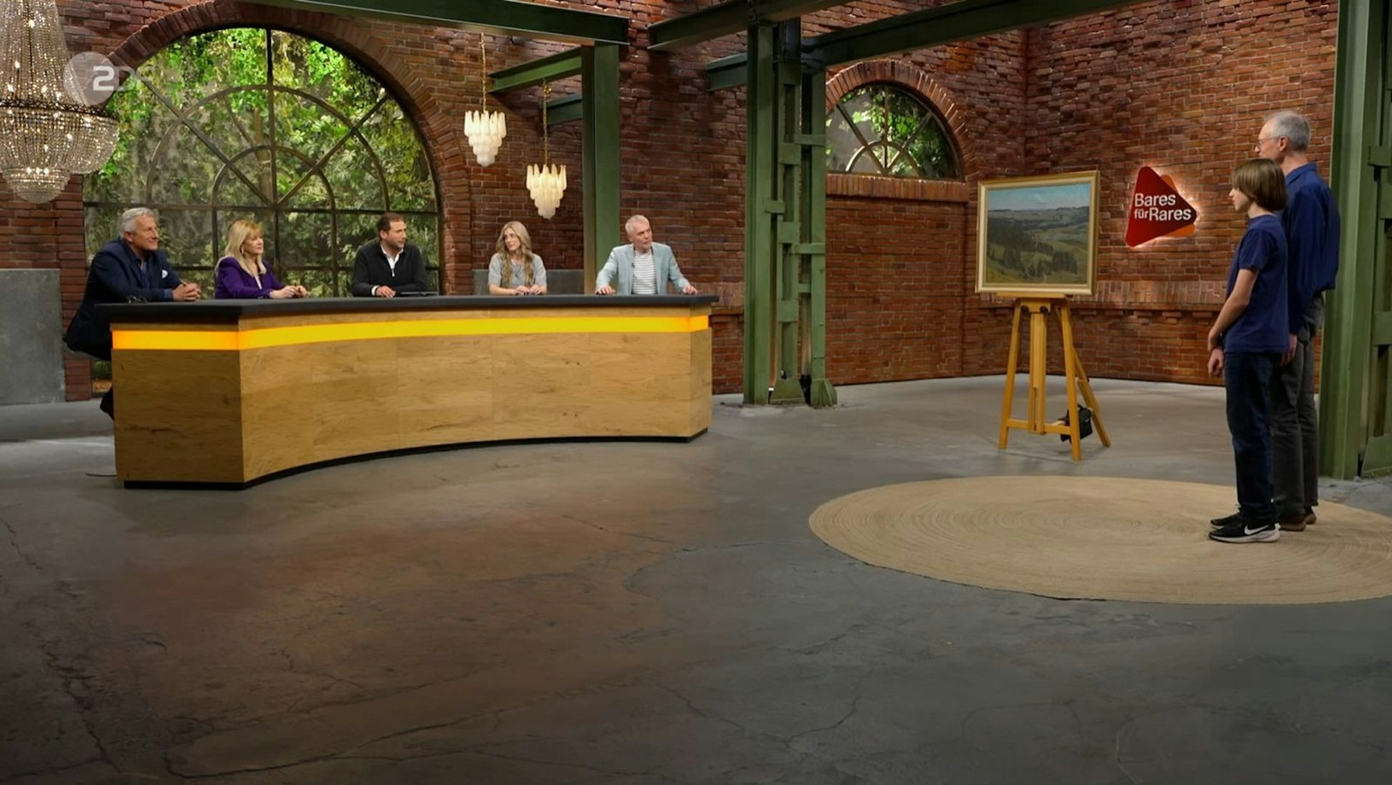 Christian Vechtel (Dritter von rechts) sicherte sich das Kunstwerk. (Bild: ZDF)