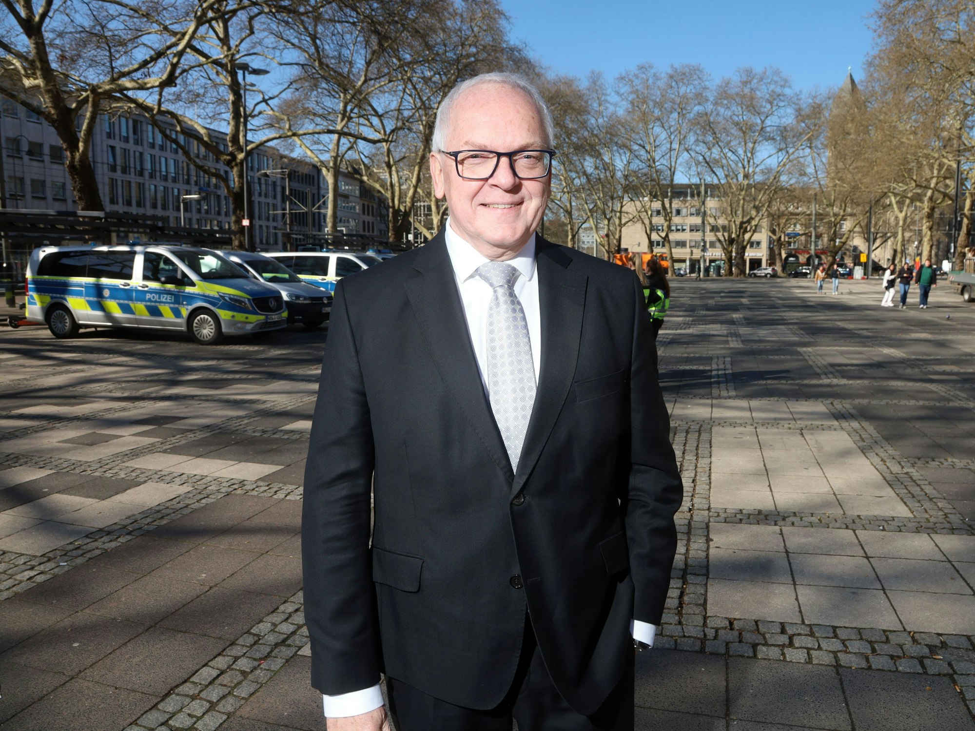 Polizeipräsident Johannes Hermanns bei der Vorstellung der Einsatzbilanz auf dem Neumarkt.