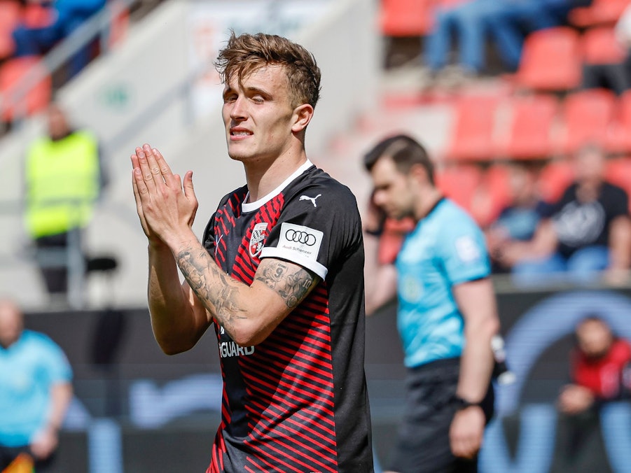 Dennis Eckert Ayensa