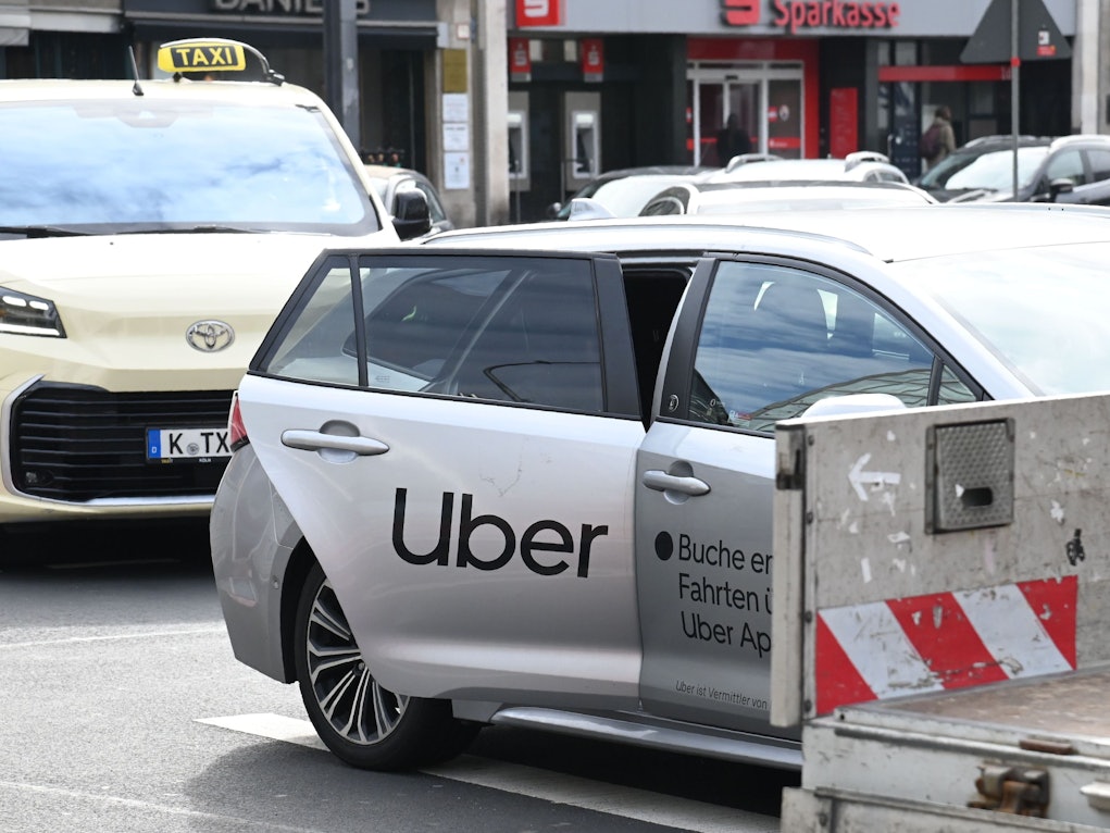 Ein Uber-Fahrzeug in Köln