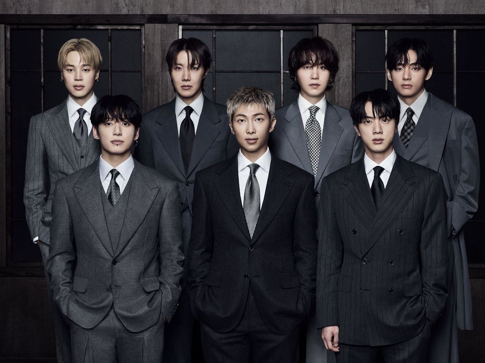 Sie gingen als Boyband, sie kommen zurück als Boyband: Nach dem Pflichtdienst beim Militär feiern BTS mit „Arirang“ ihr Comeback. (Bild: Universal Music)