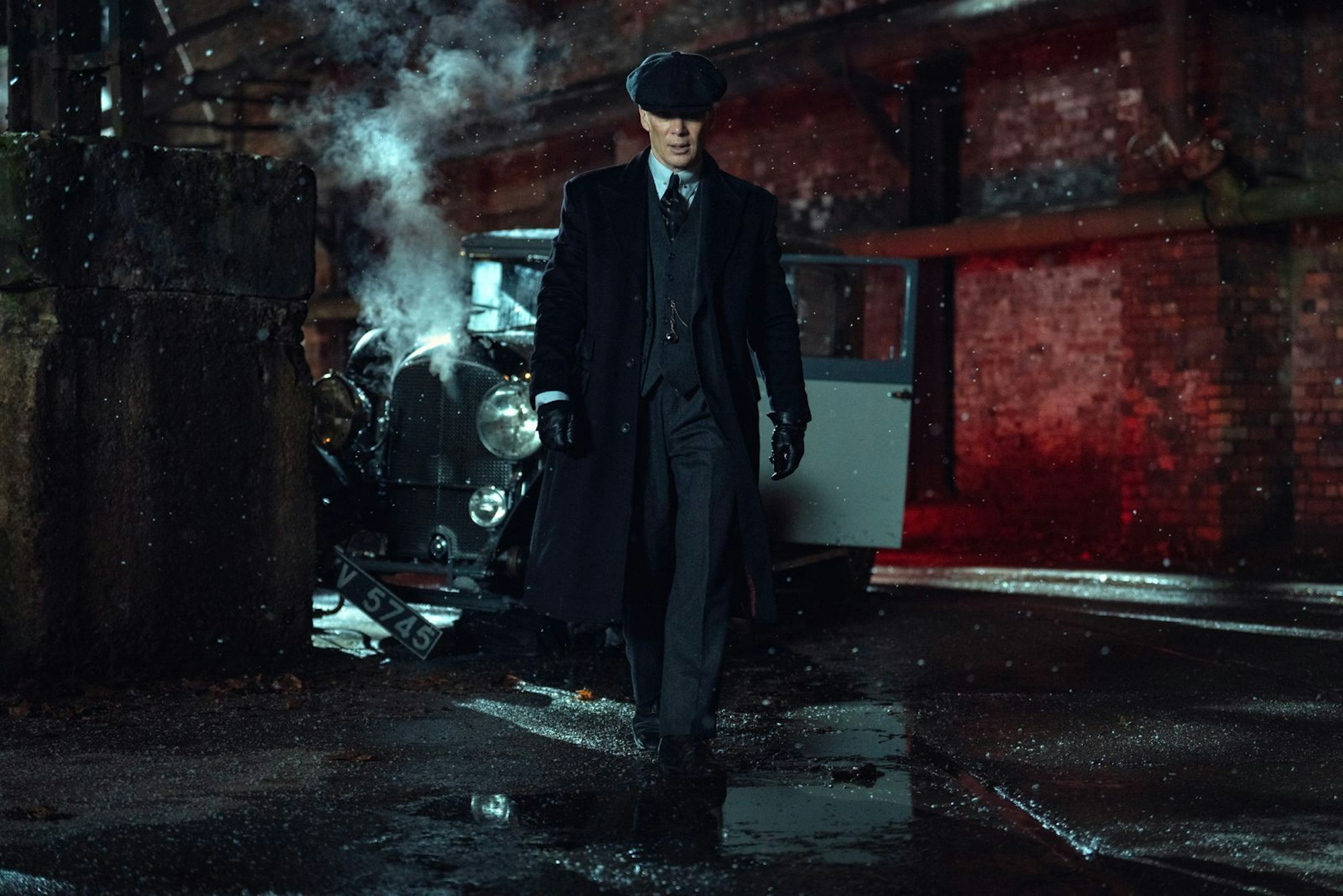 Oscarpreisträger Cillian Murphy kehrt als Thomas Shelby in der Filmfortsetzung der britischen Erfolgsserie „Peaky Blinders“ zurück. (Bild: Netflix / Robert Viglasky)