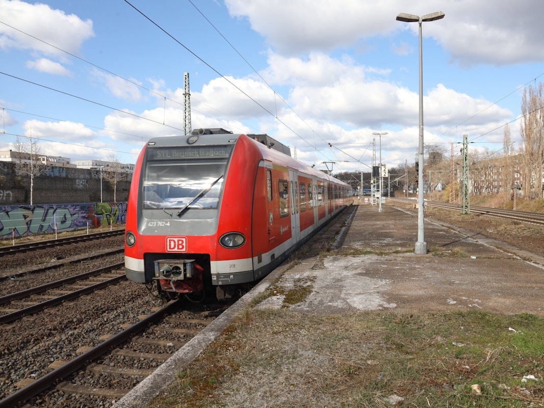 Für etwa 15.000 Pendler, die jeden Tag die S-Bahn-Linie 11 nutzen, wird der Weg zur Arbeit zur Geduldsprobe (Archivbild).