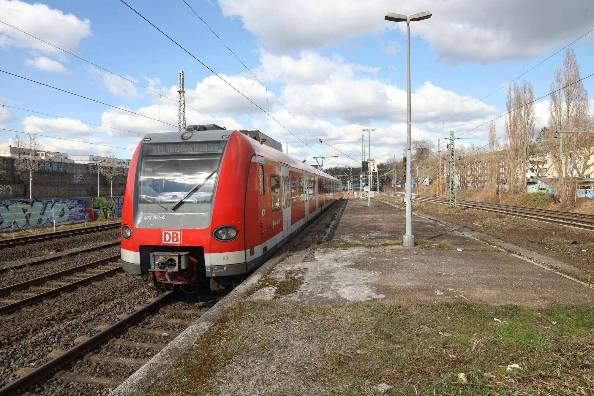 Für etwa 15.000 Pendler, die jeden Tag die S-Bahn-Linie 11 nutzen, wird der Weg zur Arbeit zur Geduldsprobe (Archivbild).