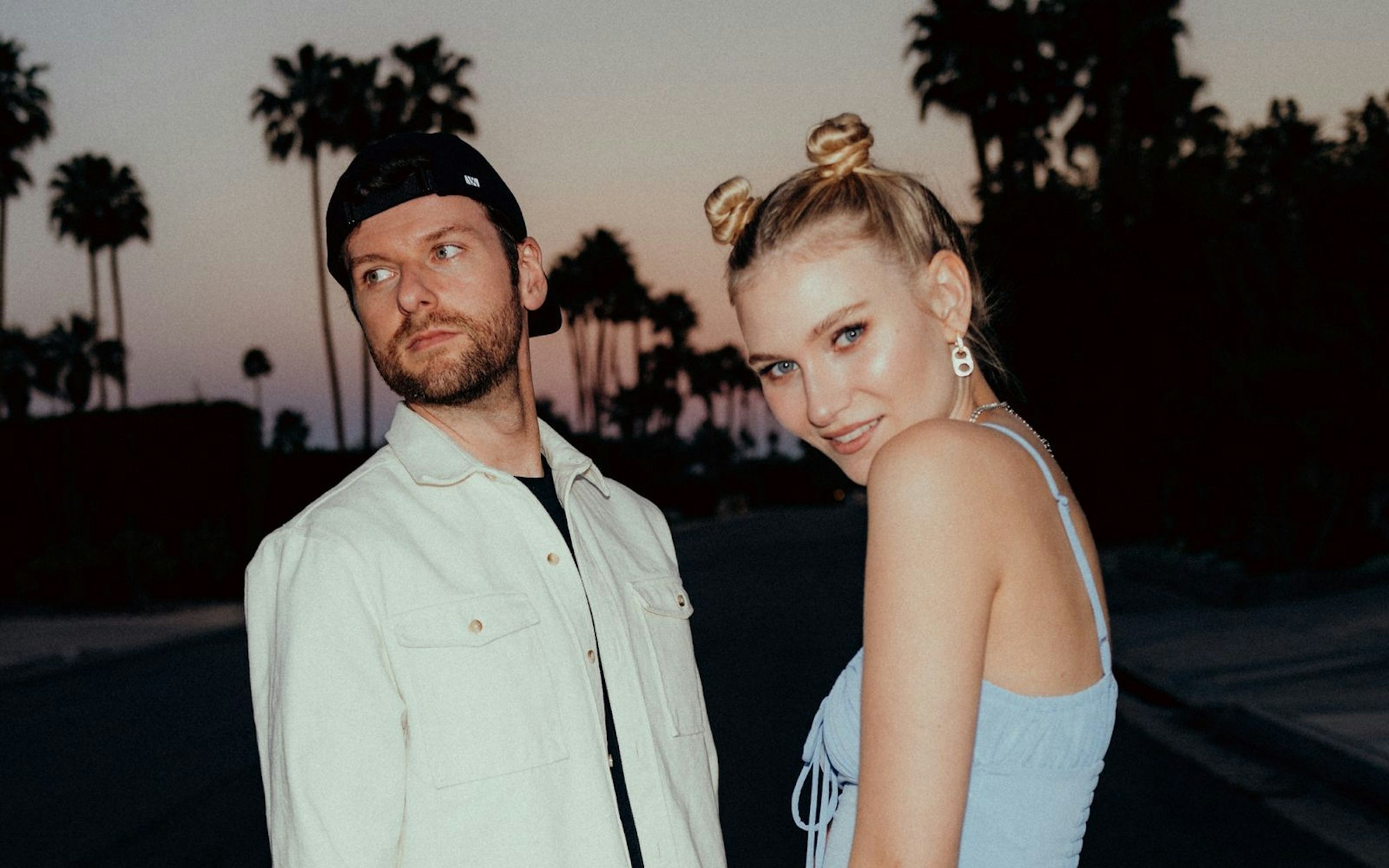 Daniel Grunenberg und Carolin Niemczyk sind seit 2024 verheiratet und veröffentlichen jetzt endlich auch wieder neue Musik als Glasperlenspiel. (Bild: Universal Music)