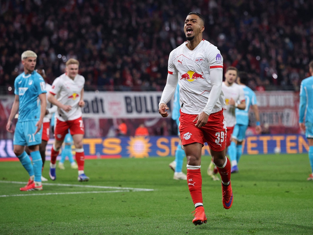 Leipzigs Benjamin Henrichs bejubelt seinen Treffer gegen Hoffenheim.