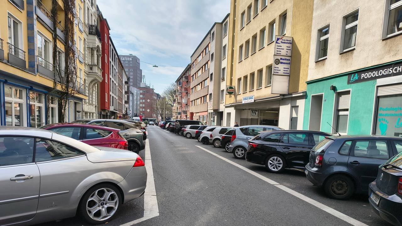 So sieht die aktuelle Parksituation in der Maybachstraße im Agnesviertel aus.