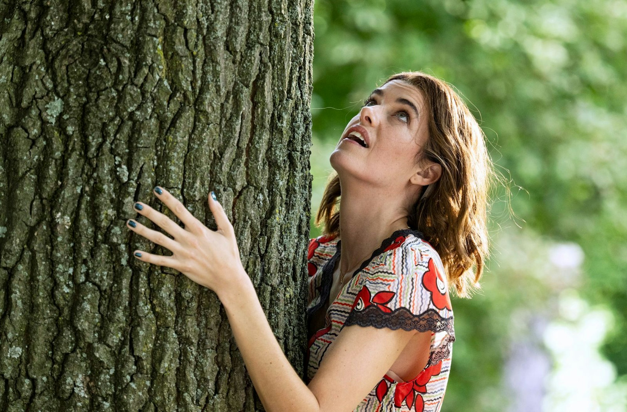 Louma (Marie Nasemann) hinterlässt im ARD-Film „Louma“ vier Kinder von zwei verschiedenen Männern. (Bild: WDR/eikon media GmbH/Martin Menke)