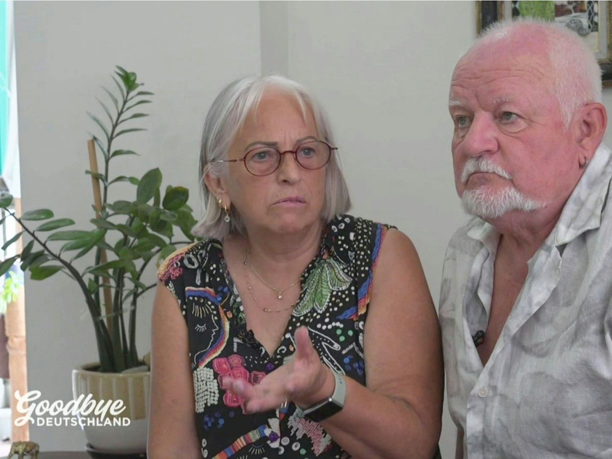 Die „Goodbye Deutschland“-Auswanderer Anita und Jürgen Dietz machen sich Sorgen um ihre Zukunft in der Türkei. (Bild: RTL)