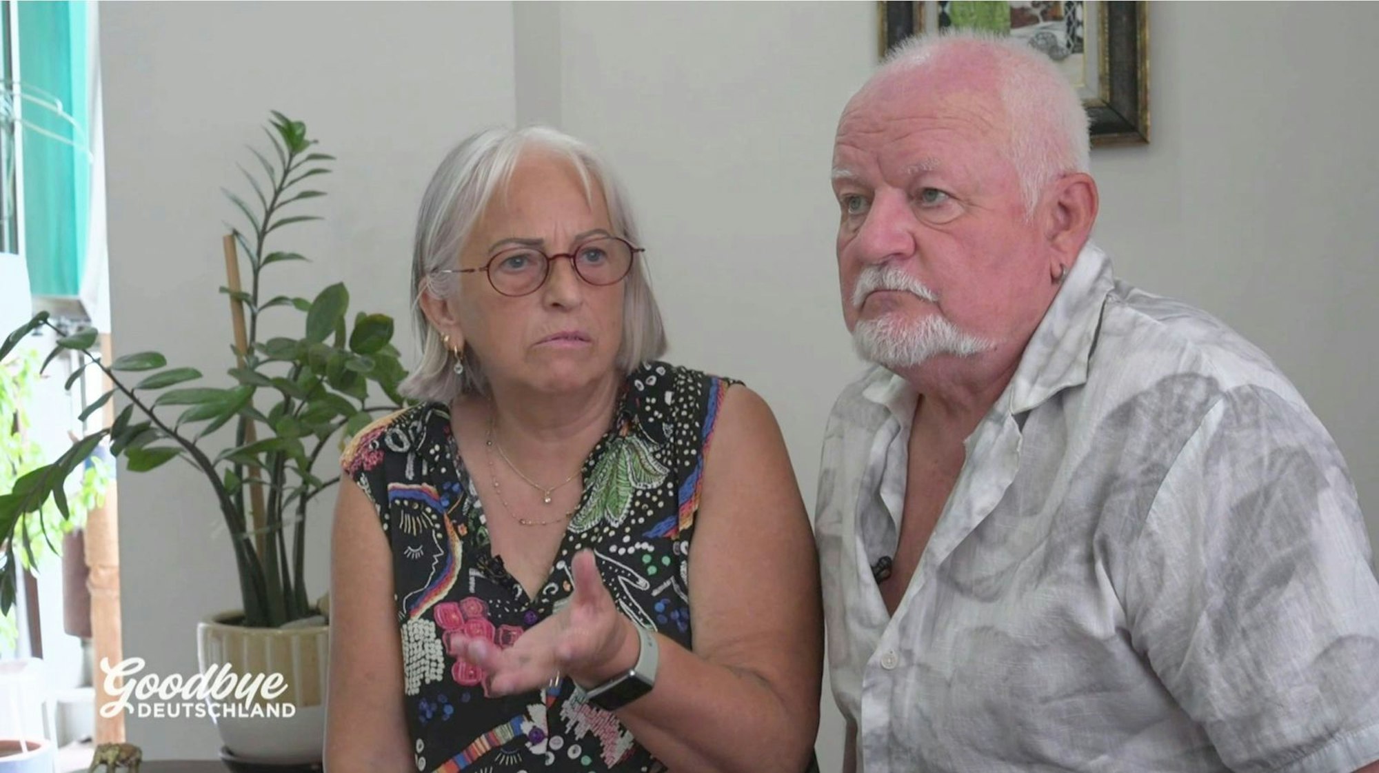 Die „Goodbye Deutschland“-Auswanderer Anita und Jürgen Dietz machen sich Sorgen um ihre Zukunft in der Türkei. (Bild: RTL)