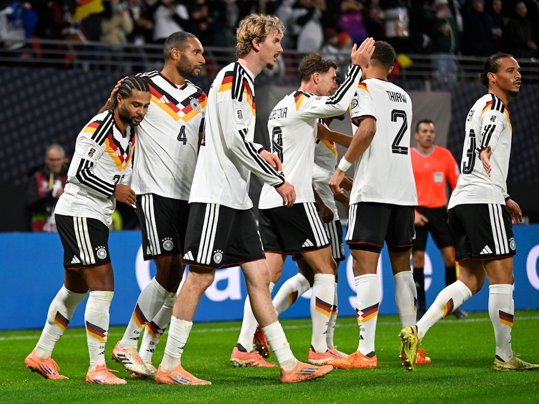 Die DFB-Auswahl jubelt über ein Tor in der WM-Qualifikation.