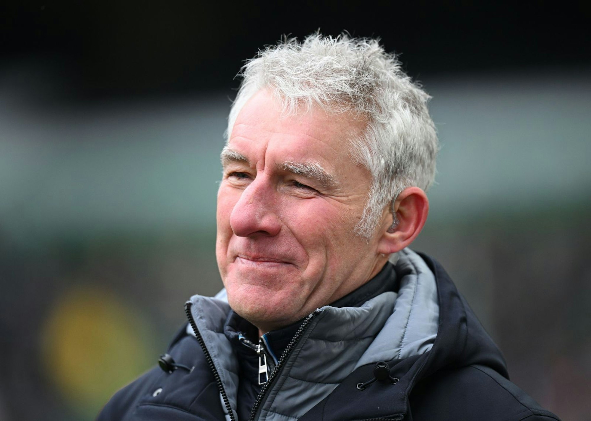 Mirko Slomka gibt für Sky seine Einschätzungen ab. Er versteht sich nicht als Lautsprecher des Senders, sondern als Dienstleister für den Fan. (Bild: 2026 Getty Images/Stuart Franklin)