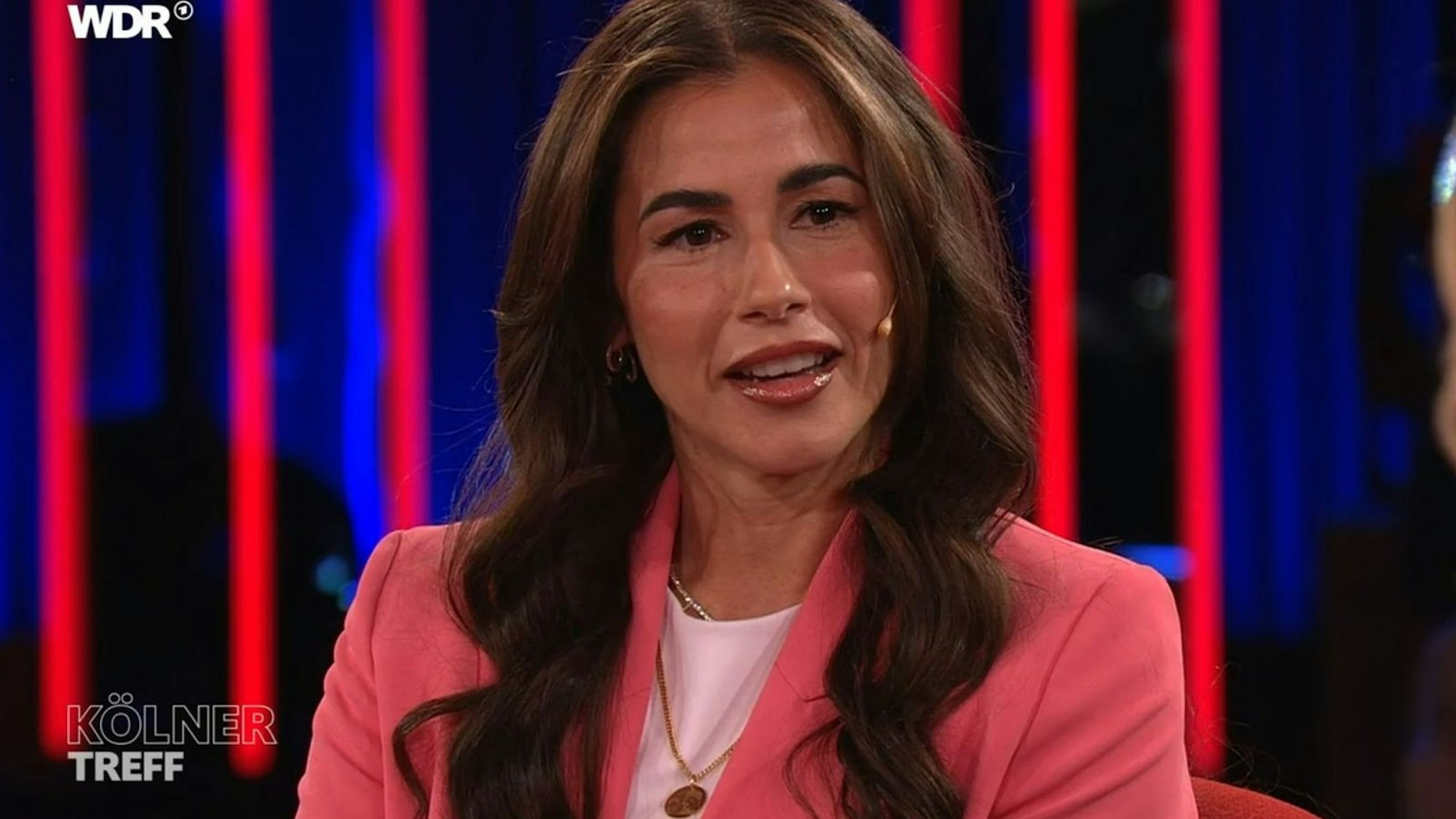 Sarah Engels sprach im „Kölner Treff“ über den bevorstehenden Eurovision Song Contest. (Bild: WDR)