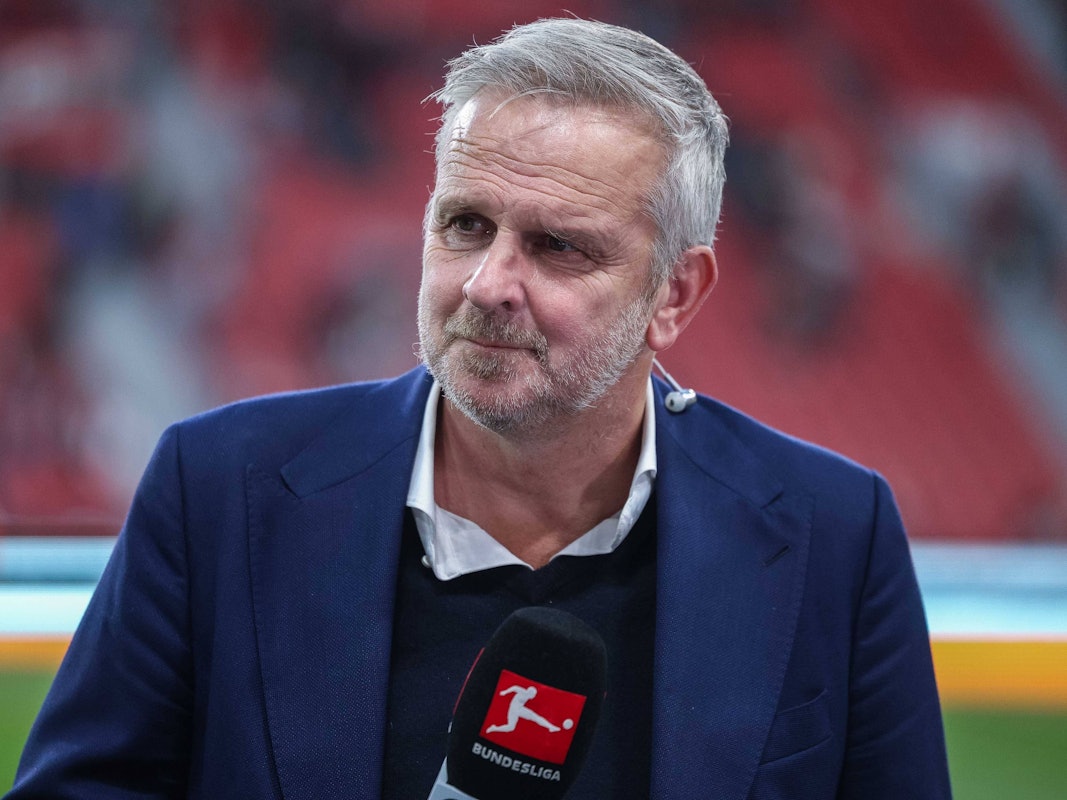 Dieter Hamann mit Mikor in der Hand.