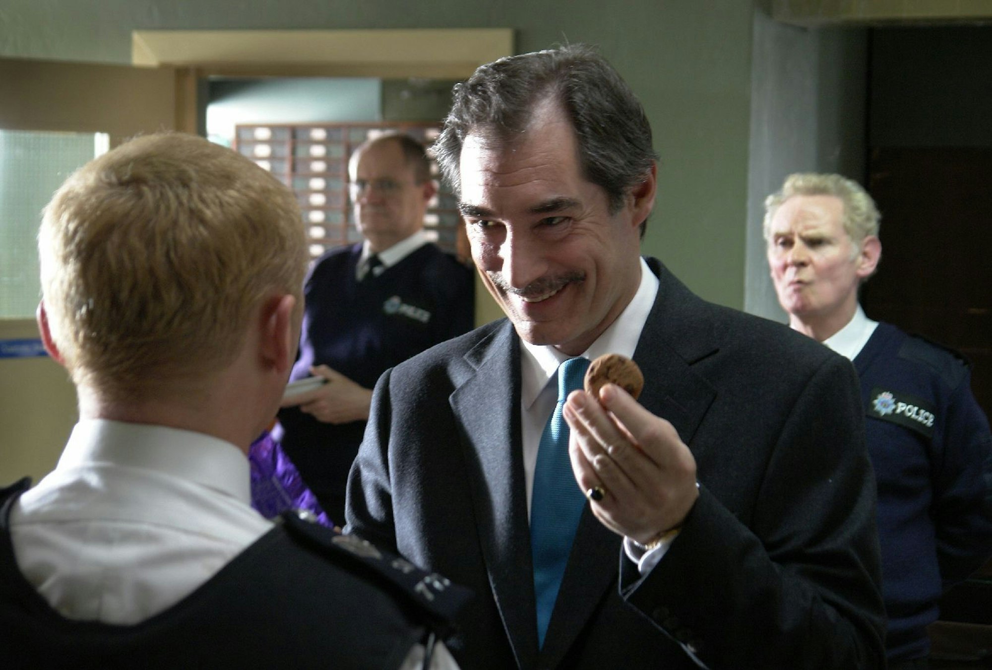 Eine seiner letzten Kinorollen hatte Timothy Dalton in der Komödie „Hot Fuzz - Zwei abgewichste Profis“ (Bild). (Bild: Universal Pictures)