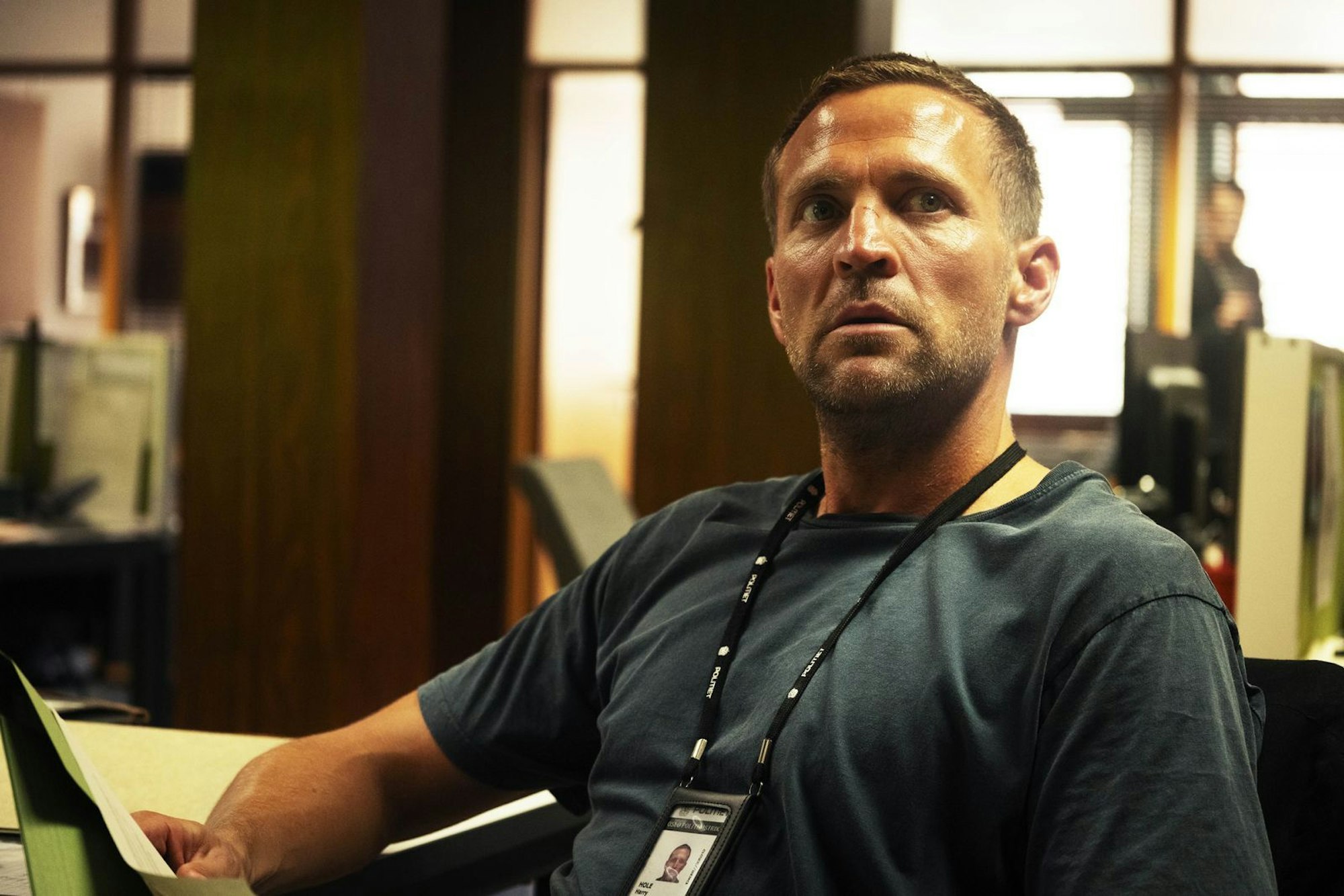 Harry Hole (Tobias Santelmann) ist einer der besten Cops Oslos - aber auch Alkoholiker, der immer wieder mal absturzgefährdet ist. (Bild: Courtesy of Netflix © 2024)