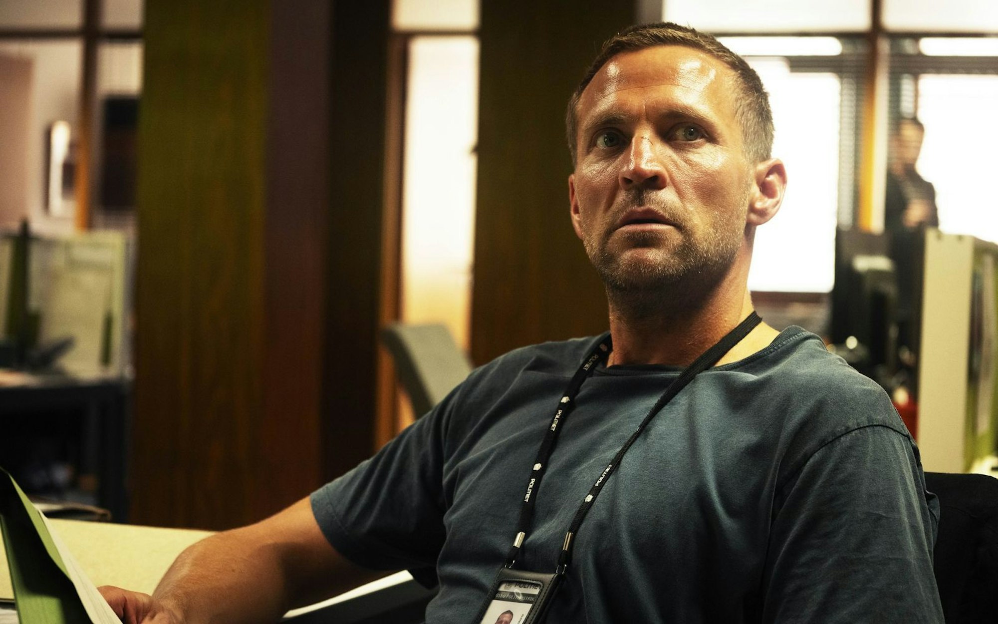 Harry Hole (Tobias Santelmann) ist einer der besten Cops Oslos - aber auch Alkoholiker, der immer wieder mal absturzgefährdet ist. (Bild: Courtesy of Netflix © 2024)