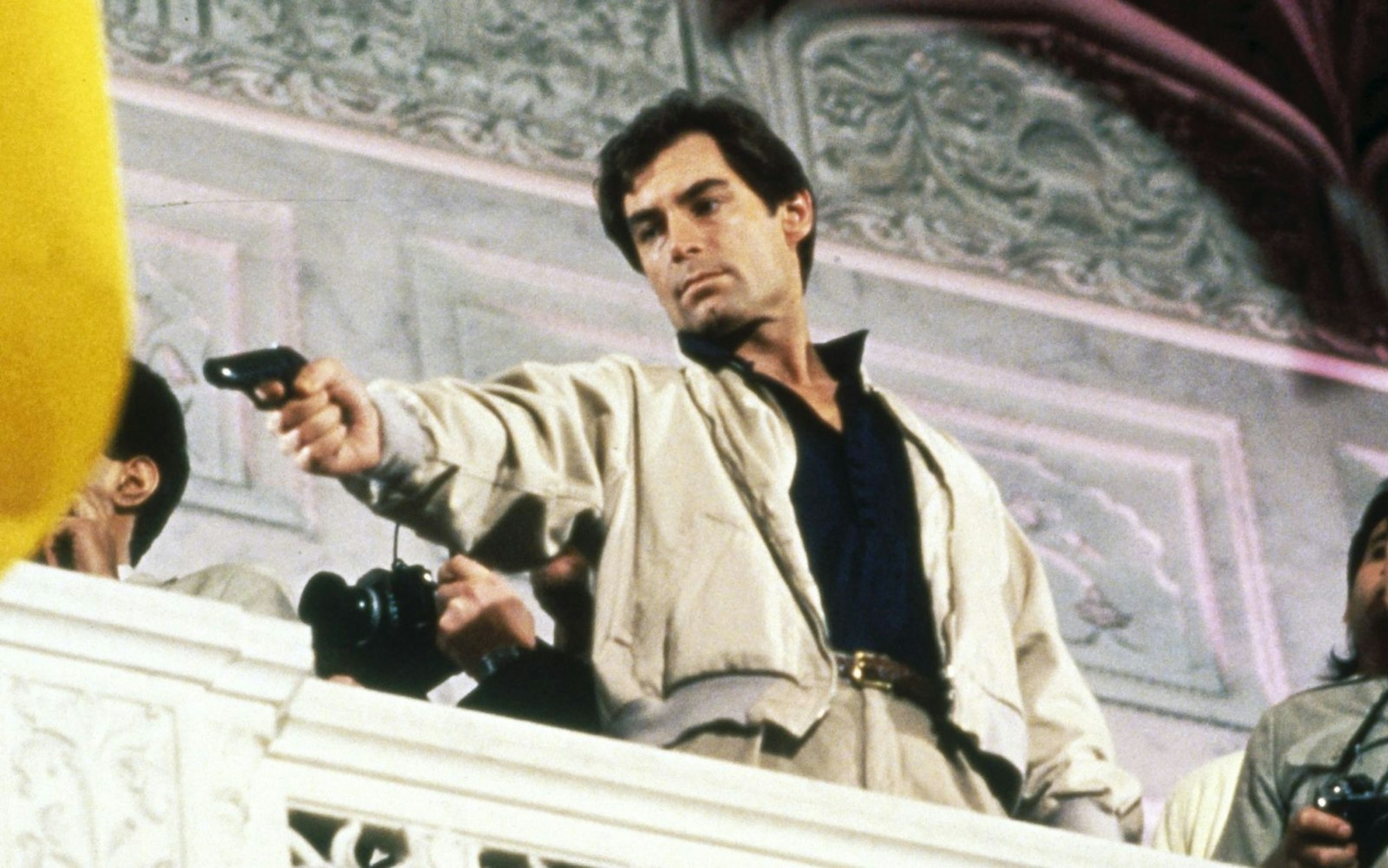 Welchen Platz belegt Timothy Dalton im Ranking der besten James-Bond-Darsteller? Manch einer meint, er war bisher der beste. Szenenbild: Dalton in „Der Hauch des Todes“. (Bild: TVNOW / 1987 Danjaq, LLC and Metro-Goldwyn-Mayer Studios Inc.)