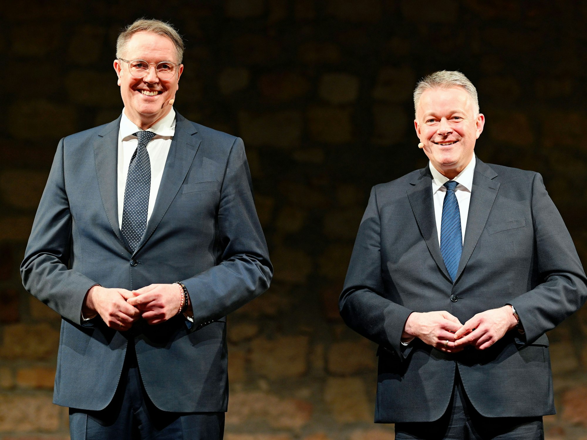 Alexander Schweitzer (links), rheinland-pfälzischer Ministerpräsident und SPD-Spitzenkandidat, und Gordon Schneider, CDU-Spitzenkandidat.