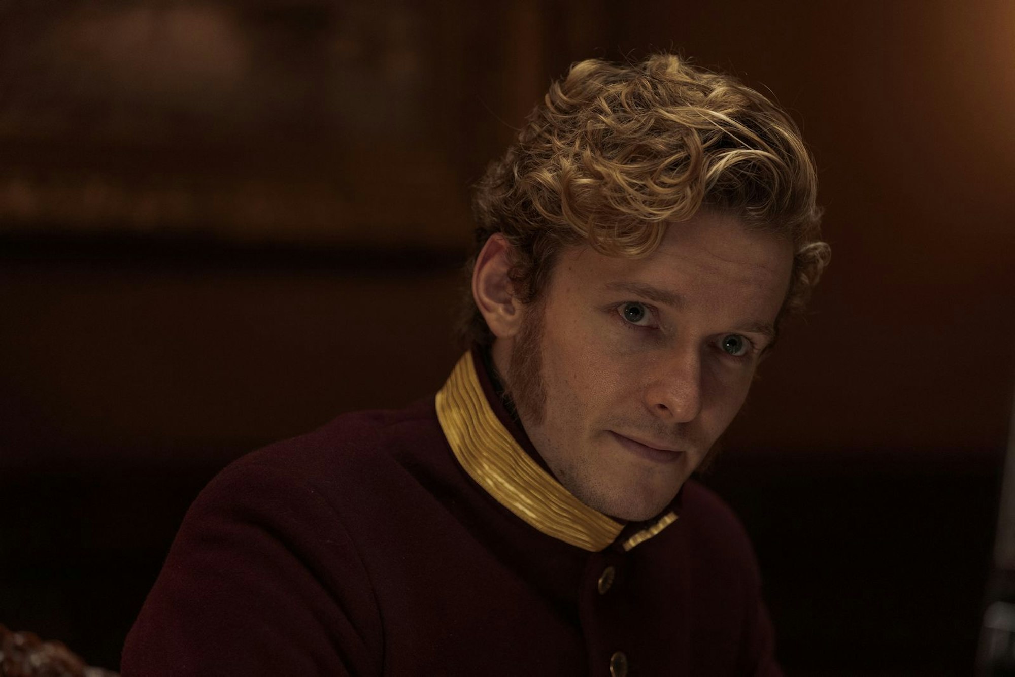 Captain Youngblood (Jacob Collins-Levy) ist Nemo auf den Fersen. (Bild: ZDF und Vince Valitutti/Disney+)