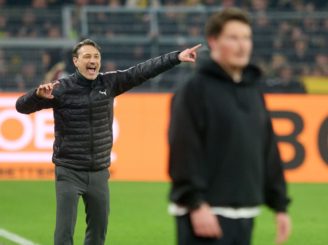Niko Kovac gestikuliert an der Seitenlinie.